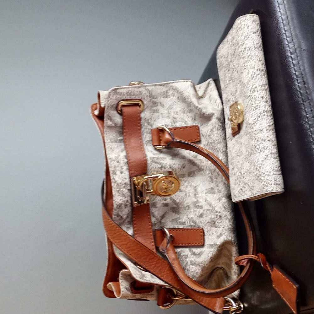 Michael Kors purse and wallet set